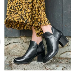 Born Olivia  Leather Boots