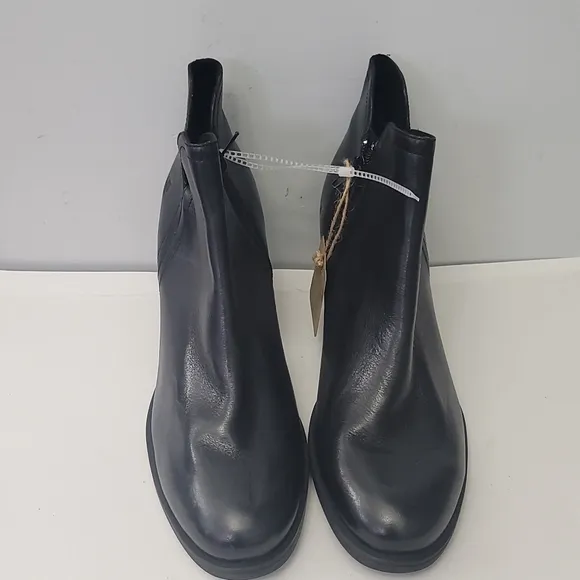 Born Olivia  Leather Boots