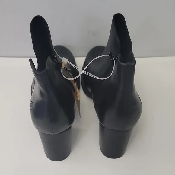 Born Olivia  Leather Boots
