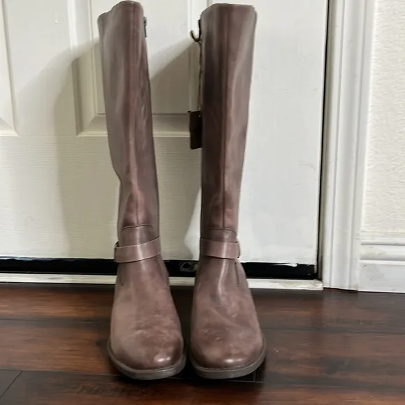 Born Saddler Tall Riding Boots Women's 10 M Taupe Distressed New Preppy …