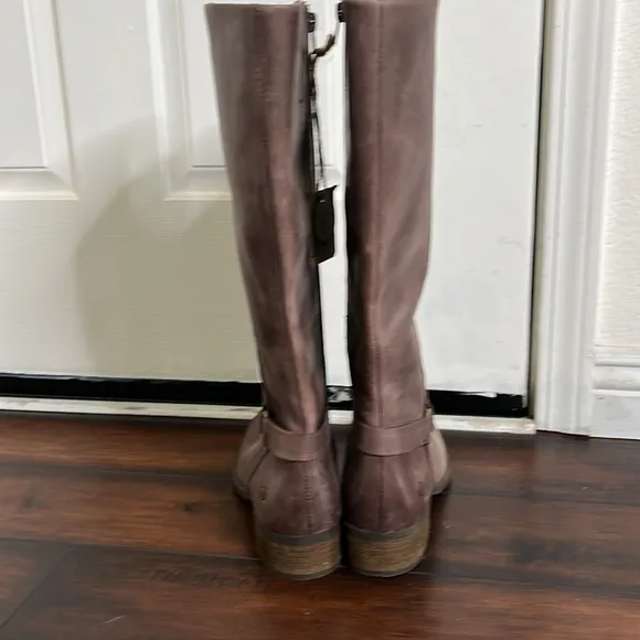 Born Saddler Tall Riding Boots Women's 10 M Taupe Distressed New Preppy …