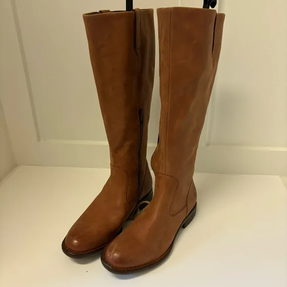 Born SHAUNIE Tall Ride Boots Cognac Brown Sz 6.5M - wide Calf
