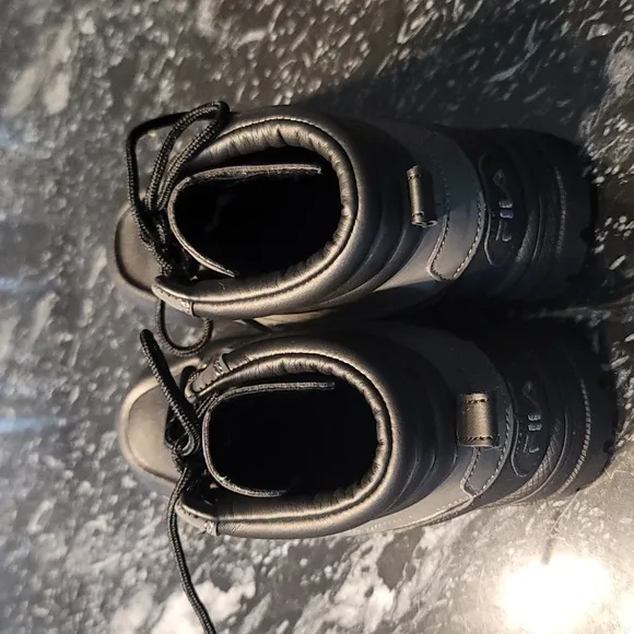 BRAND NEW FILA WEATHERED HIKING SHOE (LITTLE KID/BIG KID)