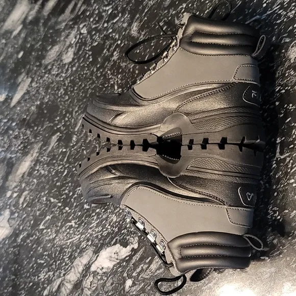 BRAND NEW FILA WEATHERED HIKING SHOE (LITTLE KID/BIG KID)