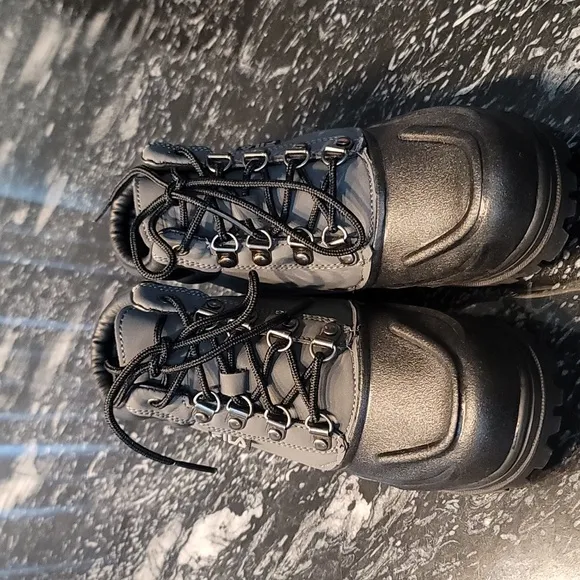 BRAND NEW FILA WEATHERED HIKING SHOE (LITTLE KID/BIG KID)