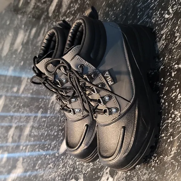 BRAND NEW FILA WEATHERED HIKING SHOE (LITTLE KID/BIG KID)