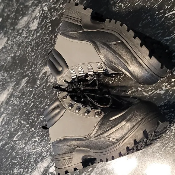 BRAND NEW FILA WEATHERED HIKING SHOE (LITTLE KID/BIG KID)