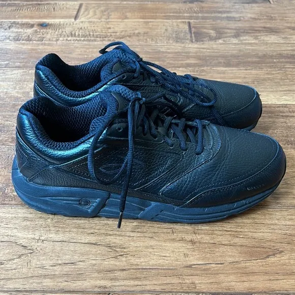Brooks Addiction Walker Athletic Shoes Black Leather Slip Resistant Men Size 10