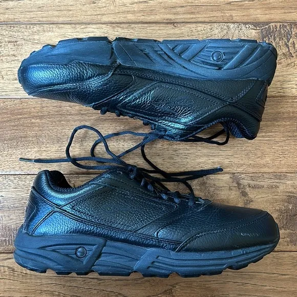 Brooks Addiction Walker Athletic Shoes Black Leather Slip Resistant Men Size 10