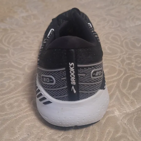 Brooks Glycerin GTS men's athletic shoes in a size 9.5W. Pre-loved in great shap