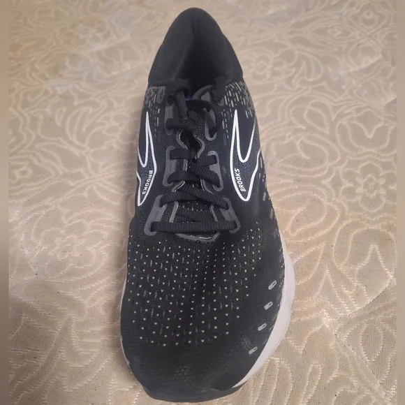 Brooks Glycerin GTS men's athletic shoes in a size 9.5W. Pre-loved in great shap