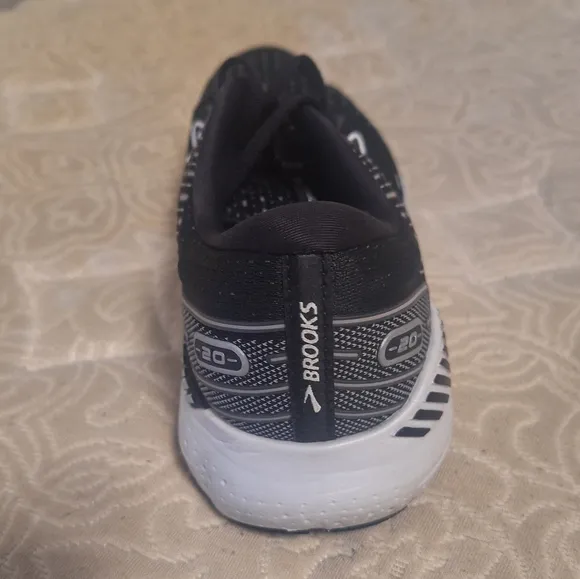 Brooks Glycerin GTS men's athletic shoes in a size 9.5W. Pre-loved in great shap