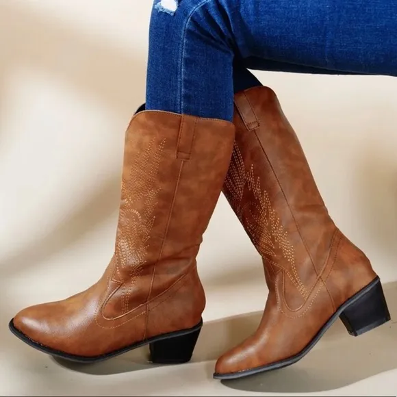 Brown Western Cowboy 🤠 Embroidery Design Boot