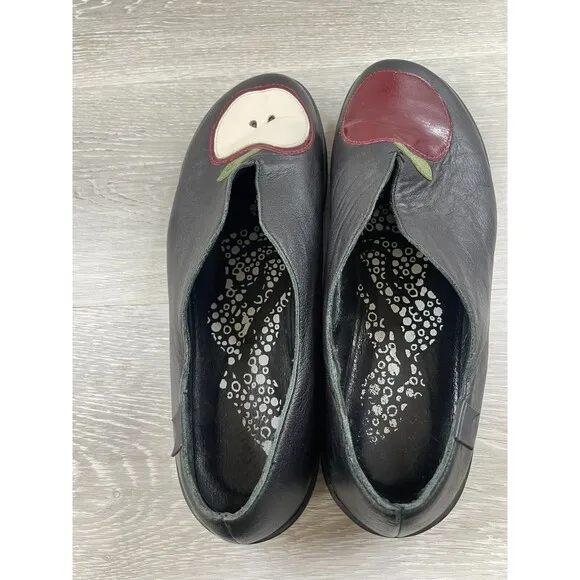 Camper Twins Apple Women's US 10 Black Leather Slip-On Round Toe Ballet Flat
