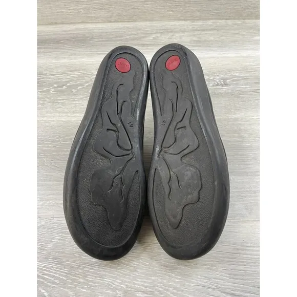 Camper Twins Apple Women's US 10 Black Leather Slip-On Round Toe Ballet Flat
