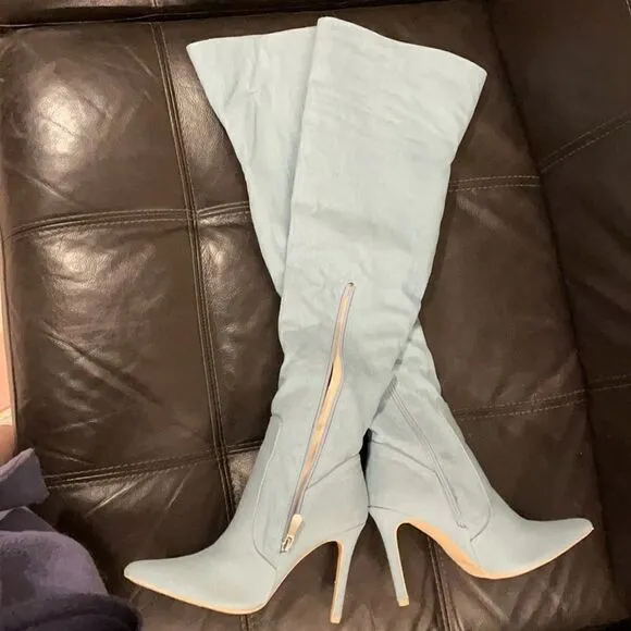 CAPE ROBBIN OVER KNEE BOOTS.  NEW