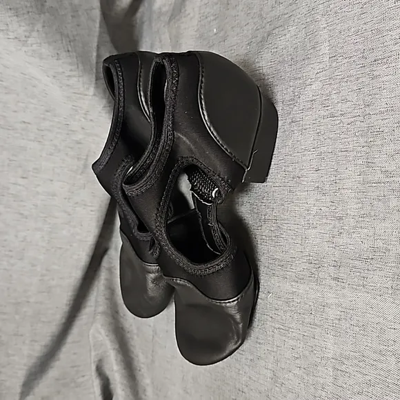 Capezio Pedini Femme Dance Shoes, Black, Size 6M Lot #700