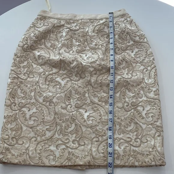 Carmen Marc Valvo cream embroidered pencil skirt elegant timeless wedding size 6