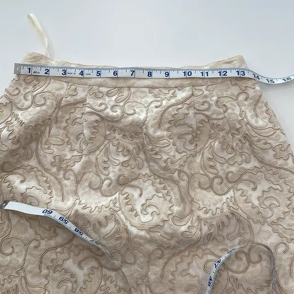 Carmen Marc Valvo cream embroidered pencil skirt elegant timeless wedding size 6