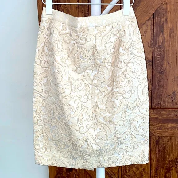 Carmen Marc Valvo cream embroidered pencil skirt elegant timeless wedding size 6