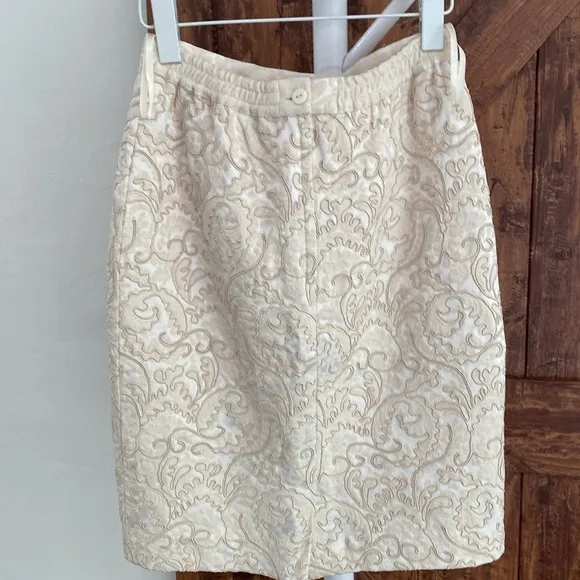 Carmen Marc Valvo cream embroidered pencil skirt elegant timeless wedding size 6