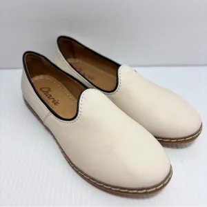 Charix Leather Cream Slip-On shoes loafers Size 38 /7.5