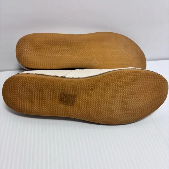 Charix Leather Cream Slip-On shoes loafers Size 38 /7.5