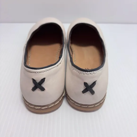 Charix Leather Cream Slip-On shoes loafers Size 38 /7.5