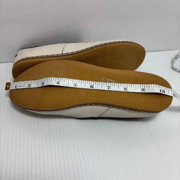 Charix Leather Cream Slip-On shoes loafers Size 38 /7.5