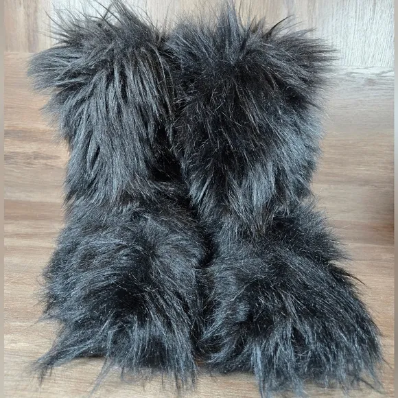 Chic Furry Black Boots