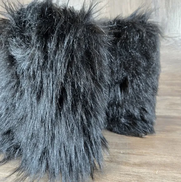Chic Furry Black Boots