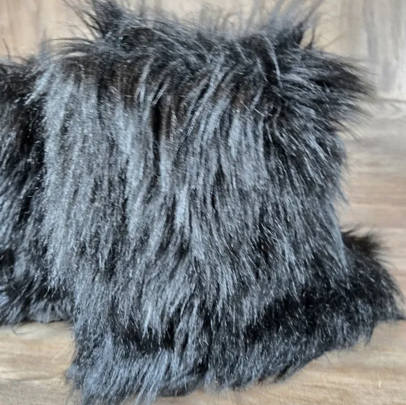Chic Furry Black Boots