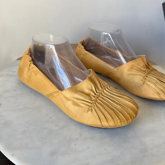 Chocolat Blu Cam2 Leather Slip-on Flats Shoes Pleated Moccasin size 9