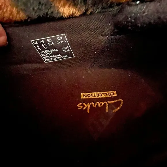 Clarks 8.5M Slip On Black Pattern Croc Shoes NWOB. Floor Sample