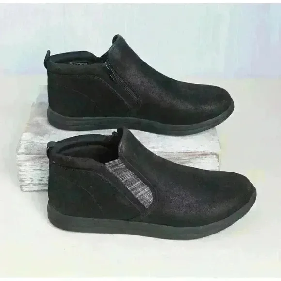Clarks Cloudsteppers Zipper Chucka Faux Suede Slip On Black Ankle Boots Size 8.5