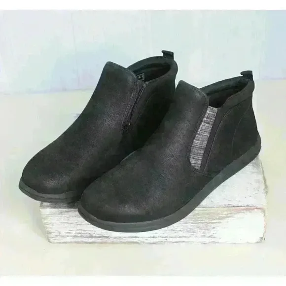 Clarks Cloudsteppers Zipper Chucka Faux Suede Slip On Black Ankle Boots Size 8.5
