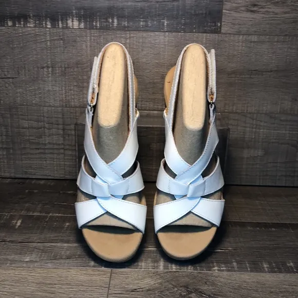 Clarks - Giselle Beach “White Leather”
