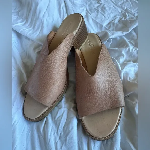 Clarks Originals Amara Sandstone Nude Slip On Mules Shoes Womens Size 8.5