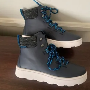 Clarks step explore hi  lightweight boot size 7,5