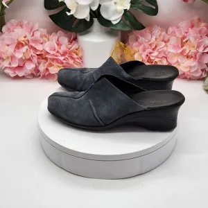Clarks Suede Wedge Clogs  Womens Size 10 Mules Slip On Casual Shoes Indigo Blue