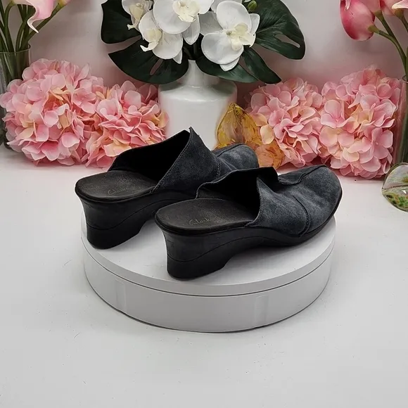 Clarks Suede Wedge Clogs  Womens Size 10 Mules Slip On Casual Shoes Indigo Blue