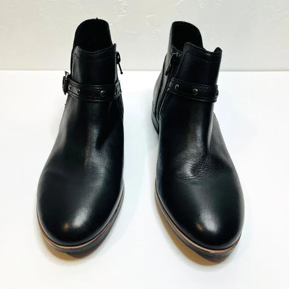 Clarks Trish Chelsea Black leather Booties Ankle boots Women's Size 9