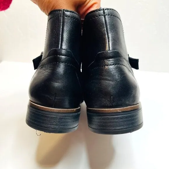 Clarks Trish Chelsea Black leather Booties Ankle boots Women's Size 9