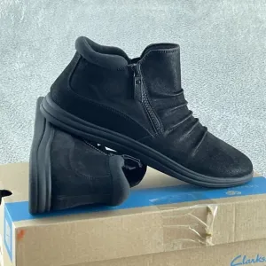 Clarks Women's Breeze Range Ankle Boot, Black, 11 NWB S111