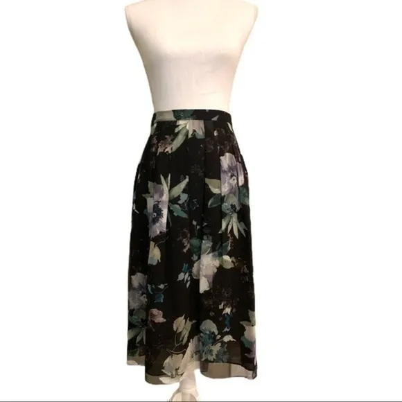 Classic and gorgeous WORTH Navy Floral Chiffon Skirt