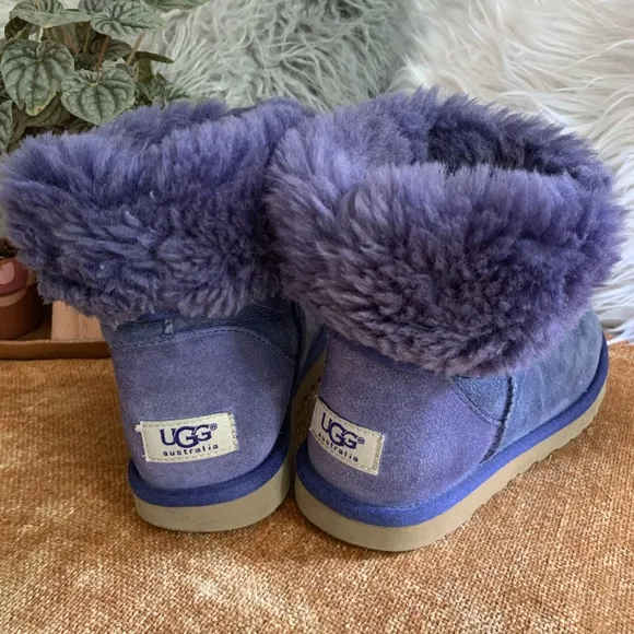 Classic II Short Navy Uggs