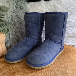 Classic II Short Navy Uggs