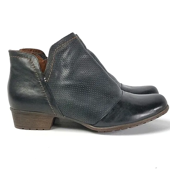Cobb Hill Rockport Gratasha Black Perforated Leather Side Zip V Cut Ankl…