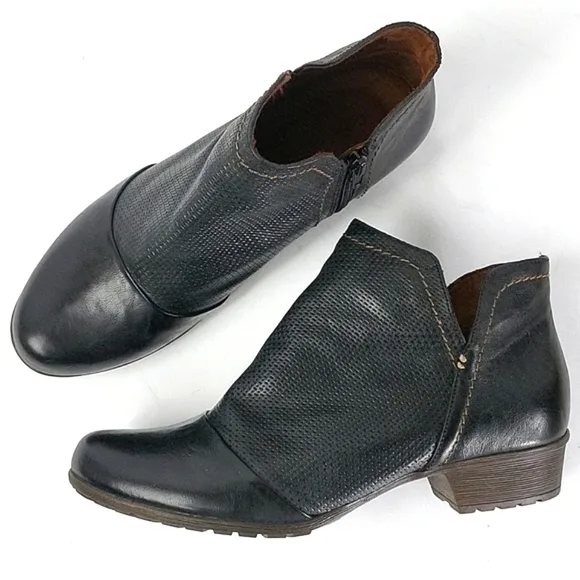 Cobb Hill Rockport Gratasha Black Perforated Leather Side Zip V Cut Ankl…