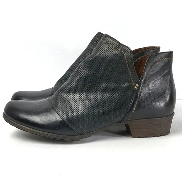 Cobb Hill Rockport Gratasha Black Perforated Leather Side Zip V Cut Ankl…